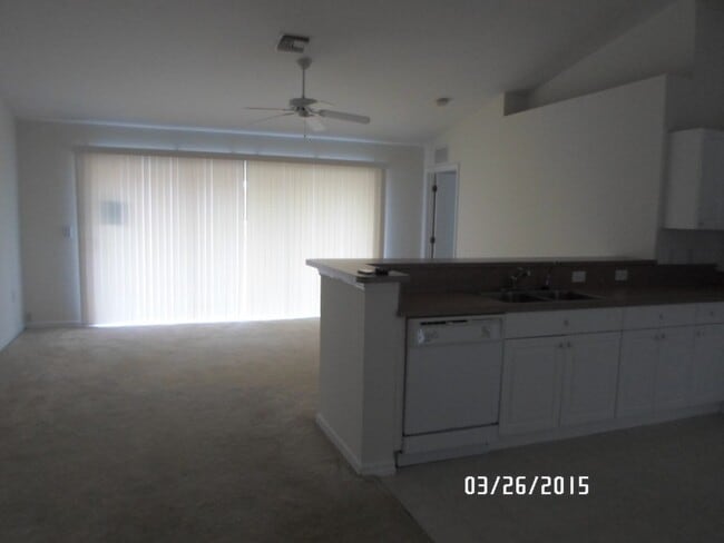 Foto del edificio - 1043 Cedartree Ave