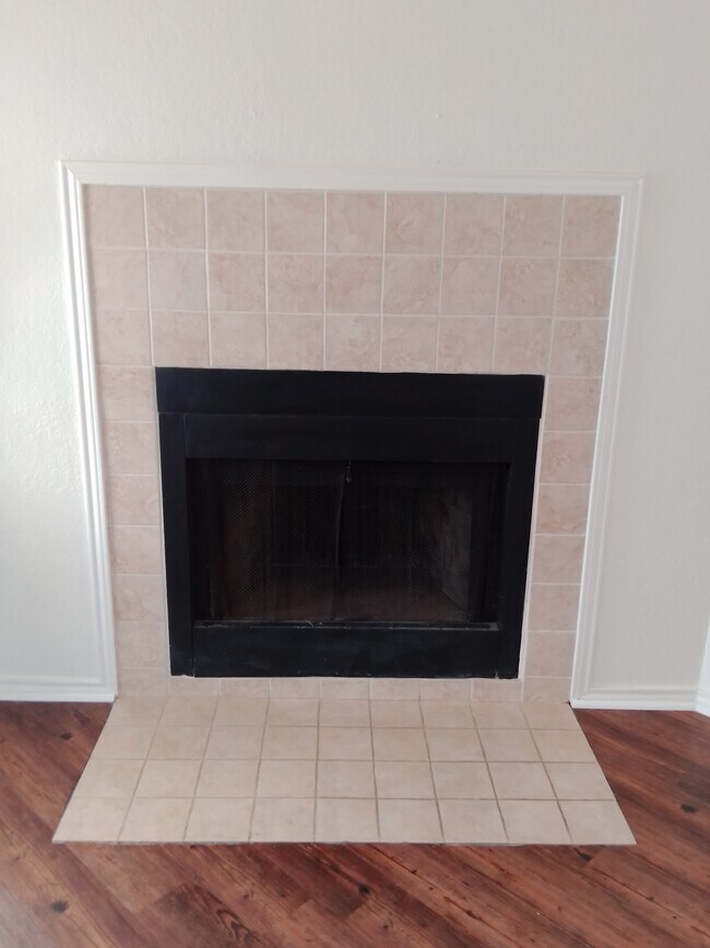 Building Photo - 3903 Pickwick Ln