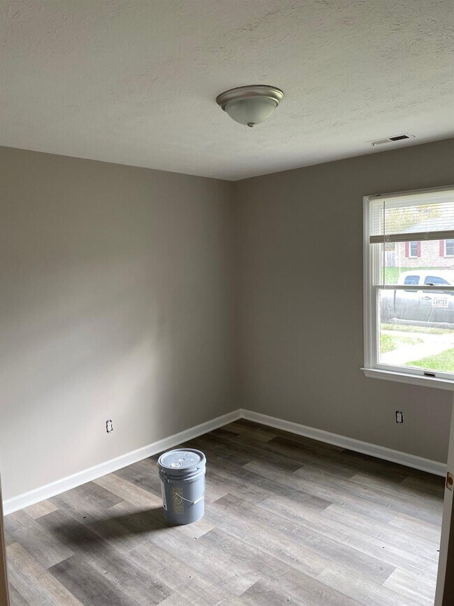 Building Photo - 121 Edwards Dr