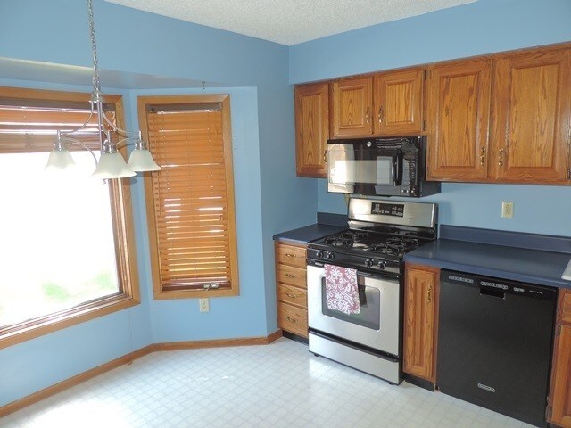 Building Photo - SUBLEASE AVAILABLE NOW