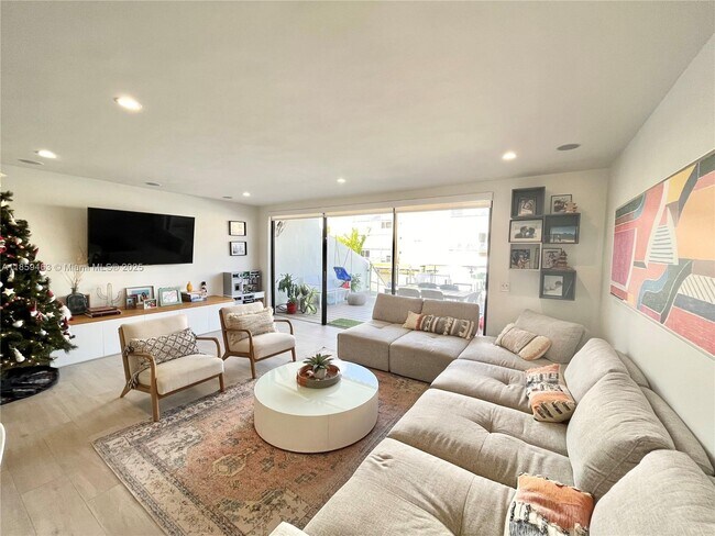 Foto del edificio - 3547 NE 168th St