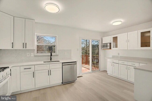 Foto del edificio - 14805 Strawberry Ln