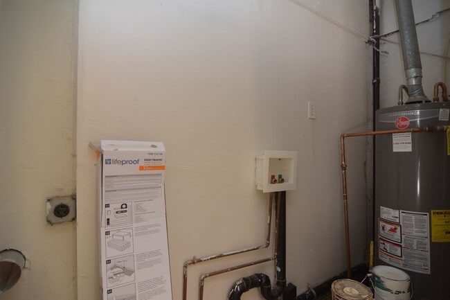 Building Photo - Charming 3 Bedroom 1 Bath Home! Great Cent...