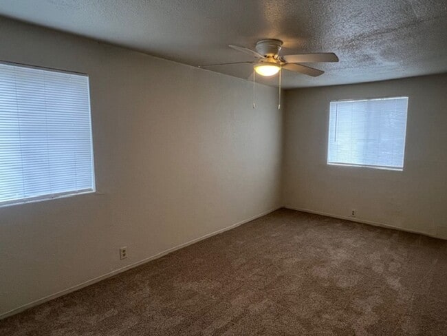 Foto del edificio - DARLING 2 BEDROOM HOUSE!!