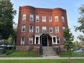 Building Photo - 323 Pearl St
