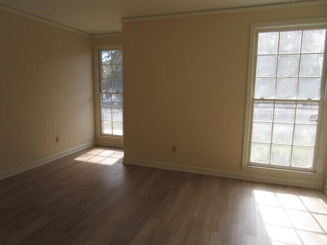 Foto del edificio - 113 Willow Dr
