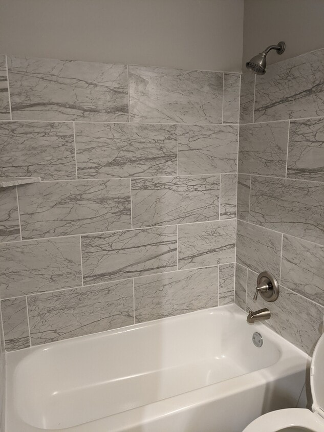 Guest Bathroom - 2 Meadow Star Ct