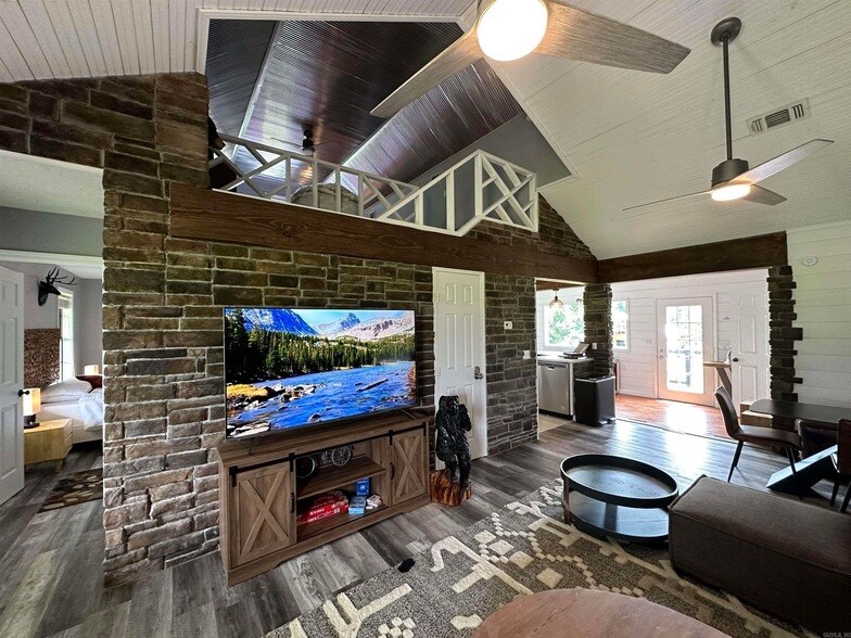 Foto principal - 896 Vaughn Rd