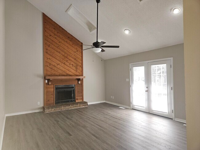Foto del edificio - 107 Robinwood Dr