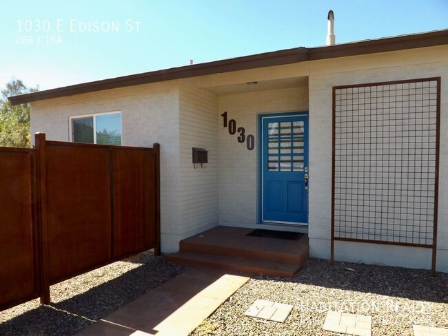 Building Photo - Remodeled 2-Bedroom Home in Jefferson Park!!