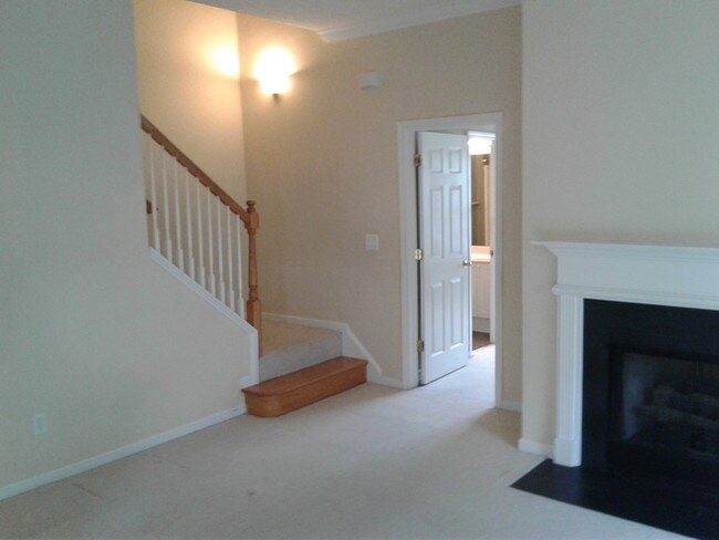 Foto del edificio - Spacious two-story townhome