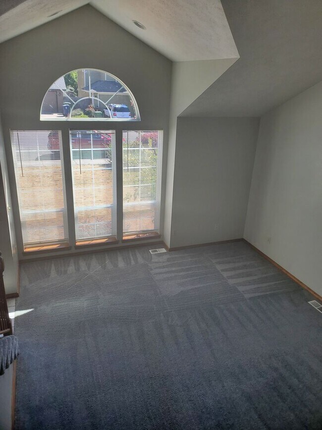 Foto del edificio - Cozy South Hill Home – 3 Bedrooms | Spacio...