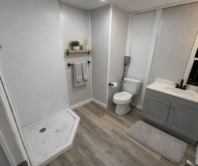 Building Photo - 6407 SE 108th St