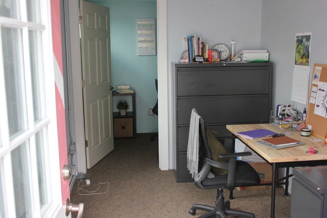 Interior Photo - 405 S Sheridan Blvd