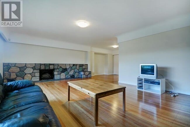 Building Photo - 4382 Brakenridge St