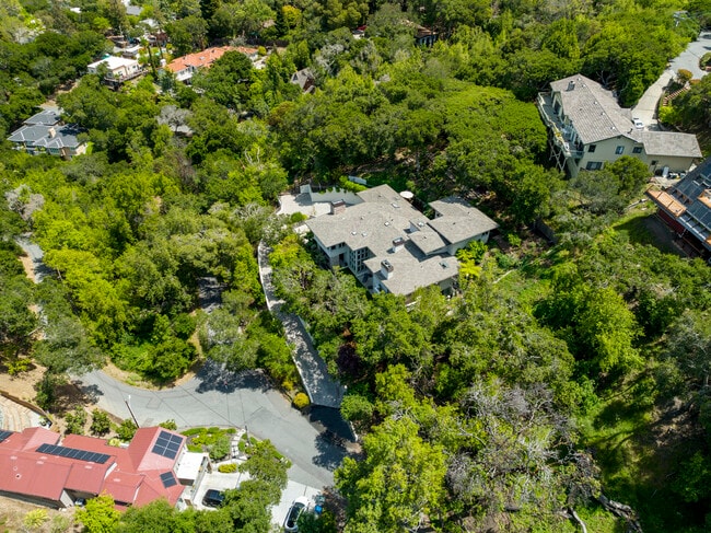 Building Photo - 700 Glenloch Way