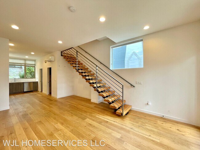 Building Photo - 3 br, 2.5 bath House - 3043 C 21st Ave W