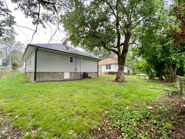 Building Photo - Two Bedroom Two Bathroom Cottage