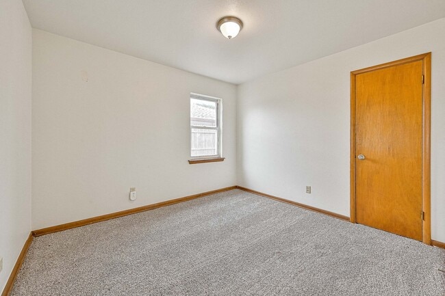 Building Photo - 2116 SW 70th St