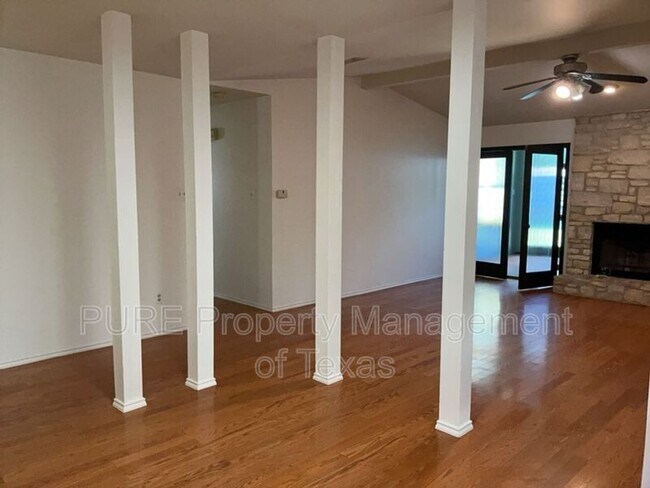 Foto del edificio - 6005 Avery Island Ave