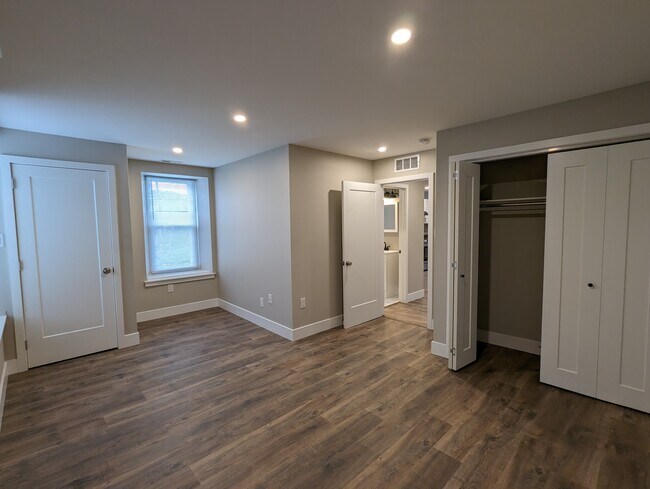 Dormitorio renovado - 144 N Main St