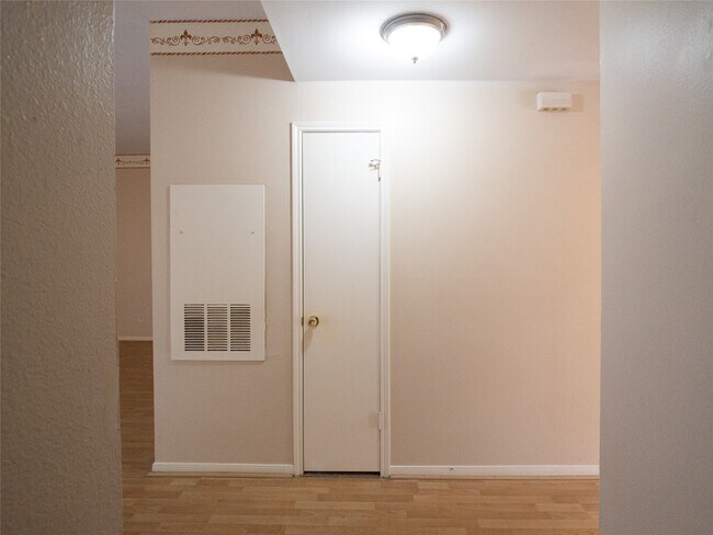 Foto del edificio - 6500 Harbor Town Dr