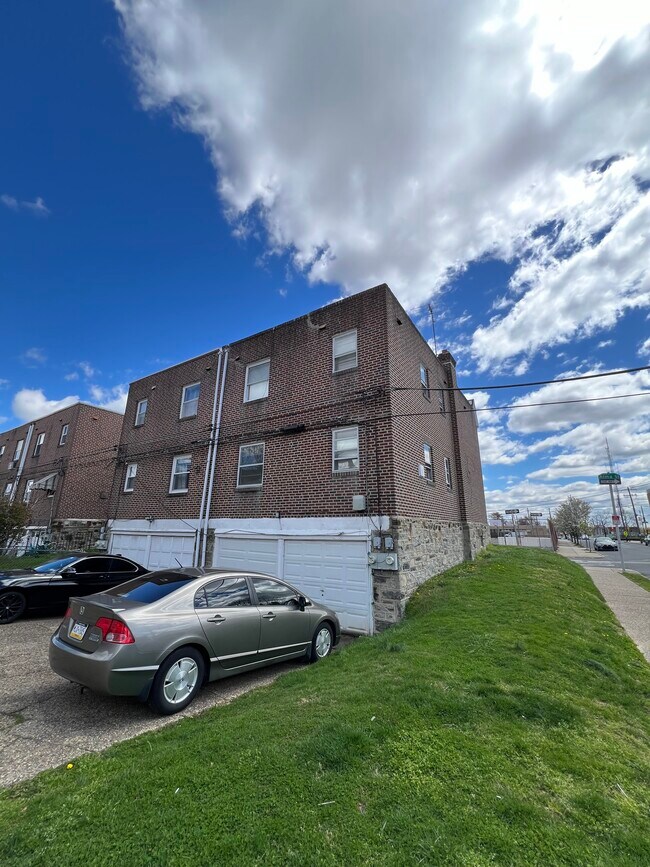 8300 Alma St, Philadelphia, PA 19152 Townhome Rentals in Philadelphia