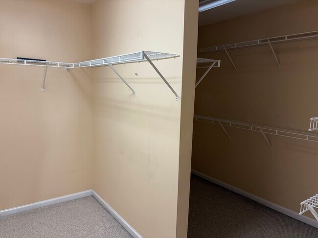 Foto del edificio - 945 College Pl Ct NW