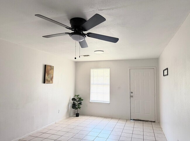 Building Photo - 2620 Barrios St