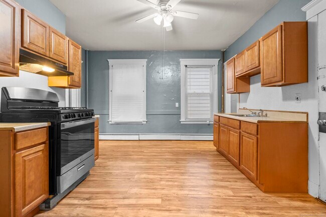 Building Photo - 379 Winthrop Ave
