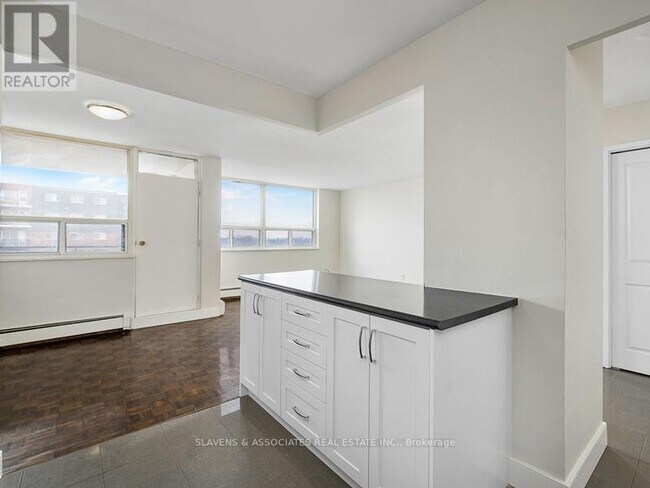 Building Photo - 41-841 Garfella Dr