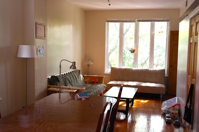 Sala de estar - 2432 W. Cortez
