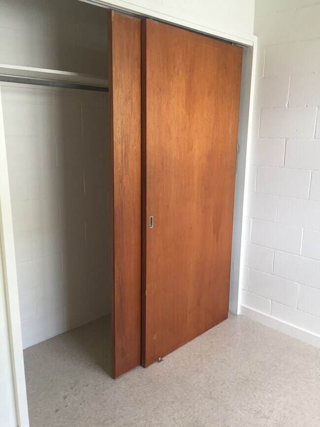 Foto del edificio - 1-Bedroom, 1-Bath with 1-Parking in Univer...