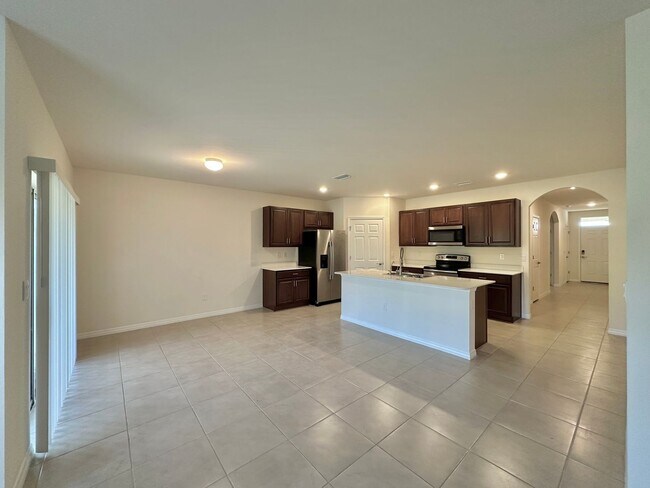 Building Photo - Beautiful and Spacious 4-Bedroom, 2-Bath H...