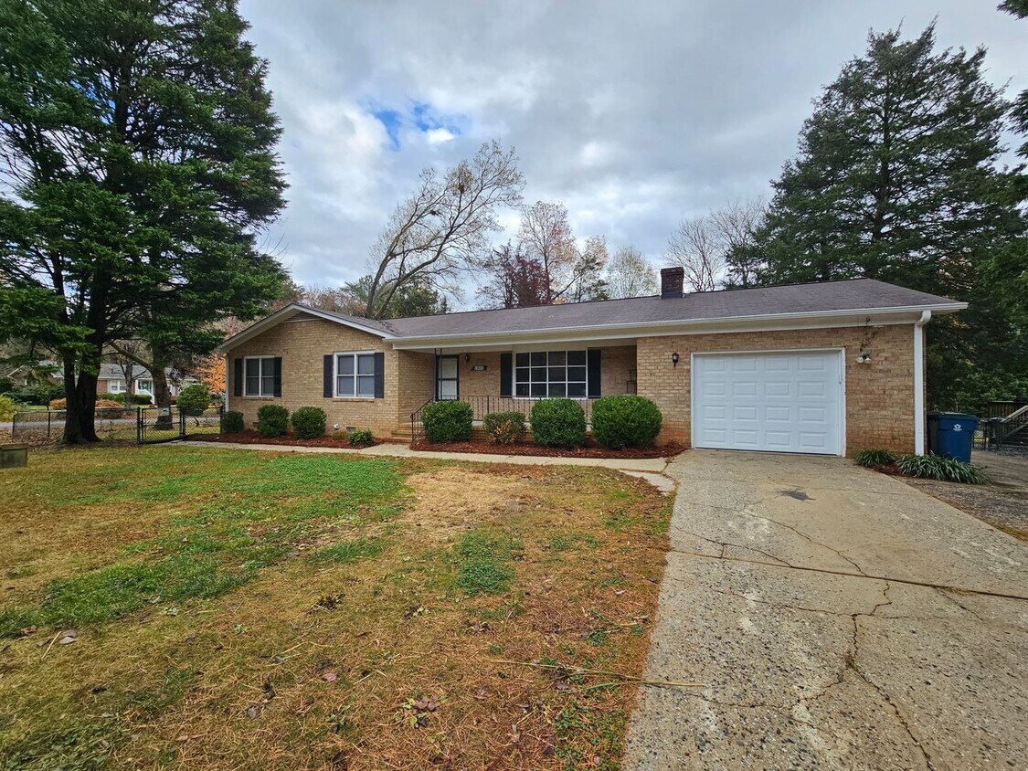 1801 Alderwood Dr, Greensboro, NC 27409 House Rental in Greensboro