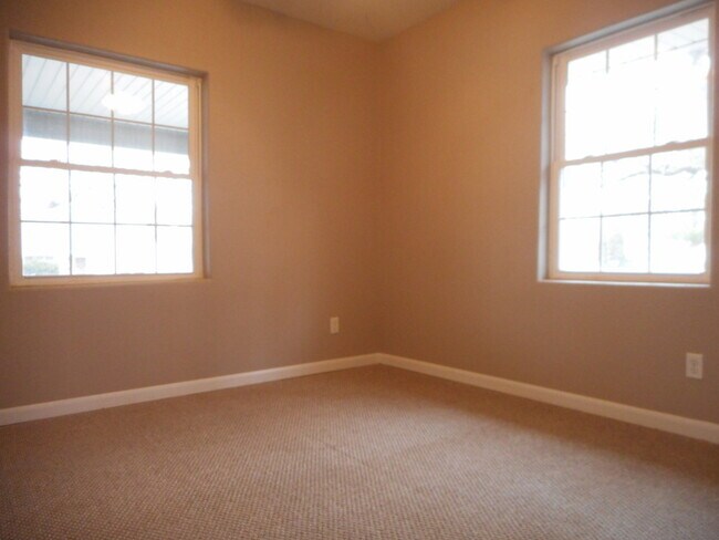 Foto del edificio - 1038 Daniels St NE