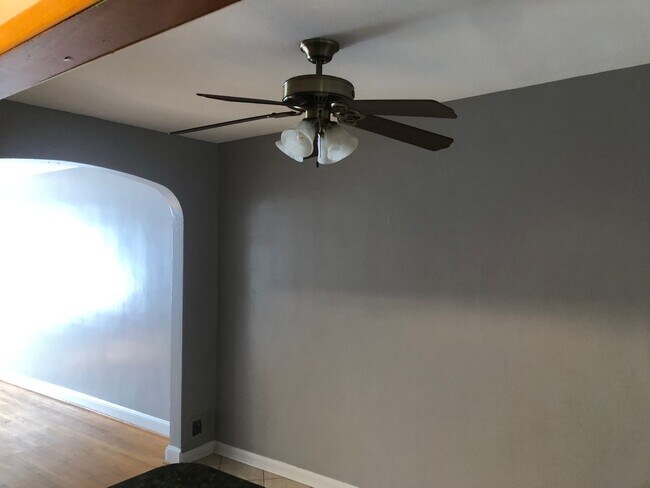 Building Photo - 2 Bedroom 1 Bath Baltimore City