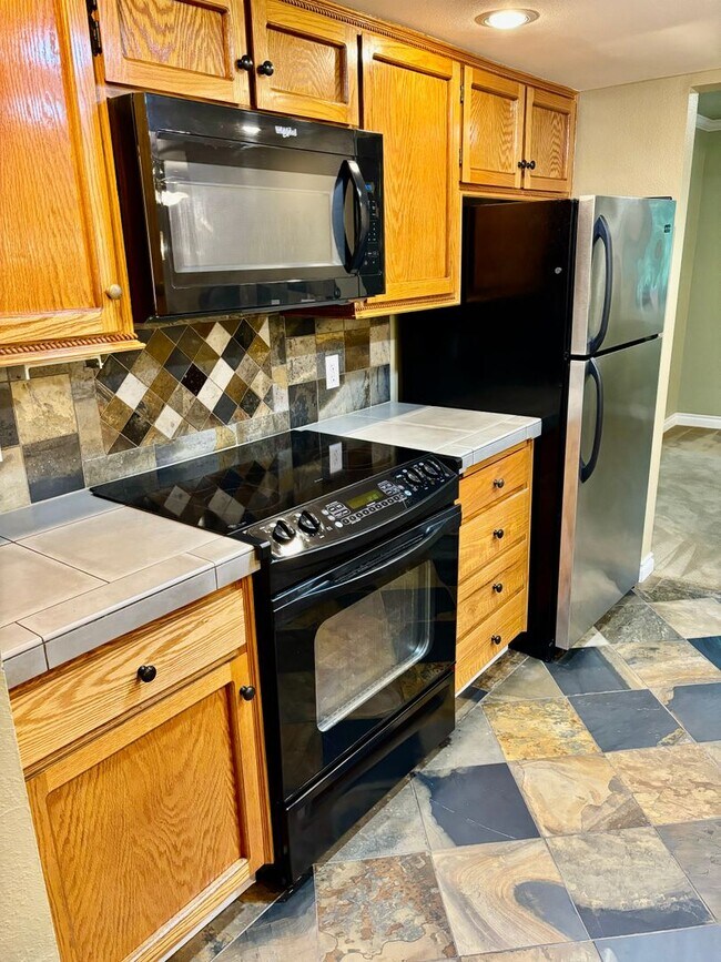 Building Photo - 3 Bed / 2.5 Beaver Lake home in Sammamish ...