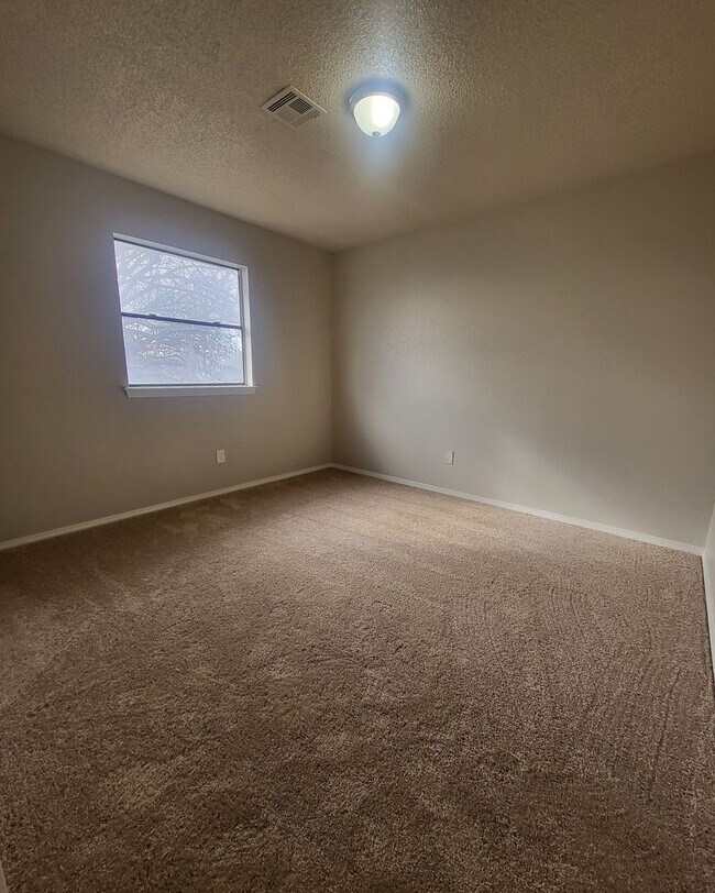 Building Photo - Welcome Home!!