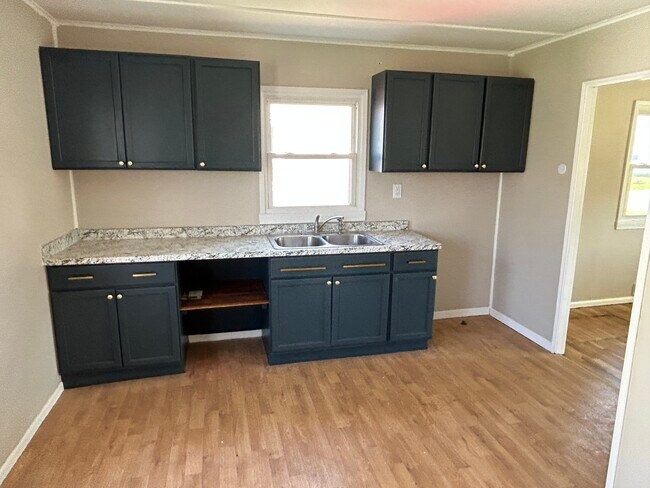 Building Photo - 2658 Elmore Dr