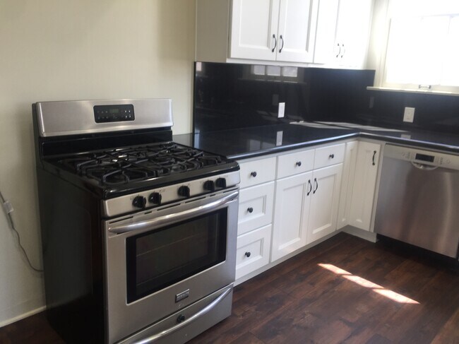 Foto del edificio - 357 N Croft Ave