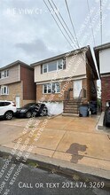 Building Photo - 8 E View Ct