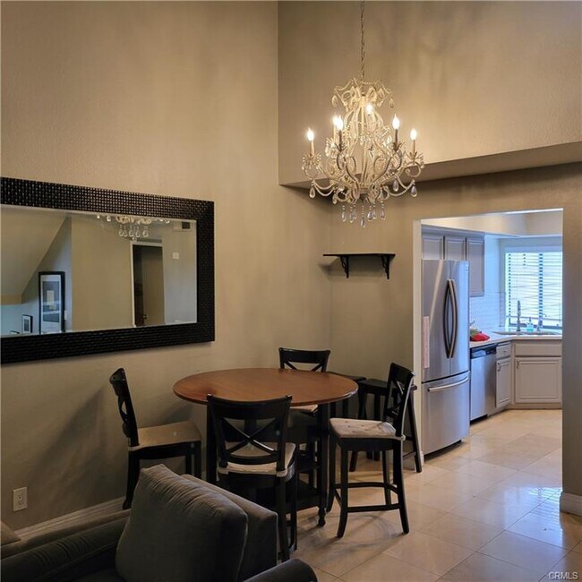 Foto del edificio - 8550 Lake Knoll Ave