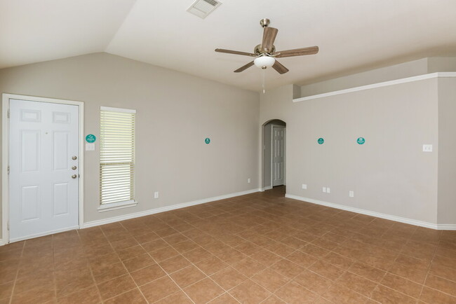 Foto del edificio - 272 Spring Hollow Dr