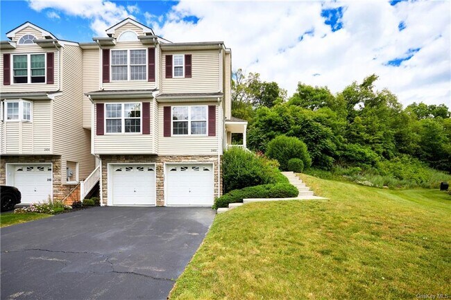 Building Photo - 2402 Rockledge Ct