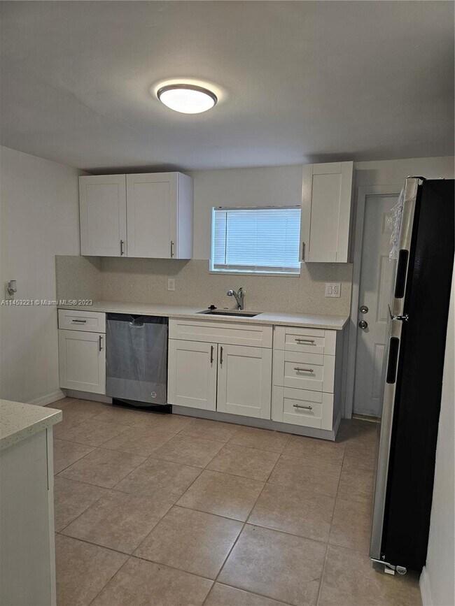 Foto del edificio - 224 NW 13th Ct