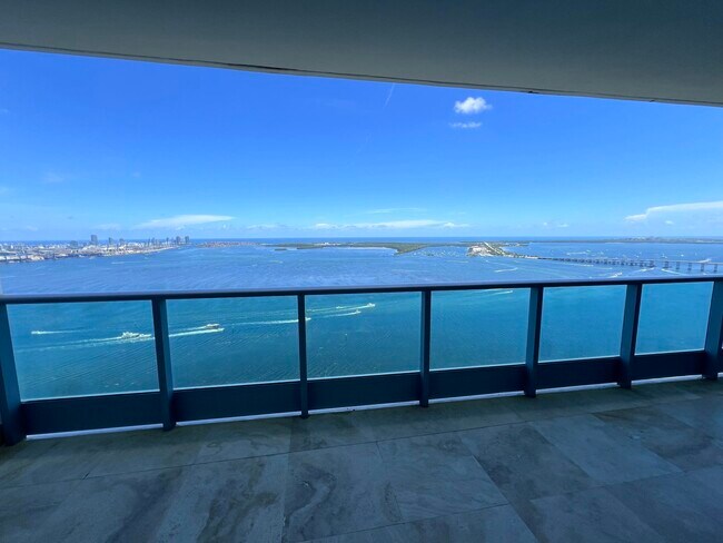 Foto del edificio - 1331 Brickell Bay Dr