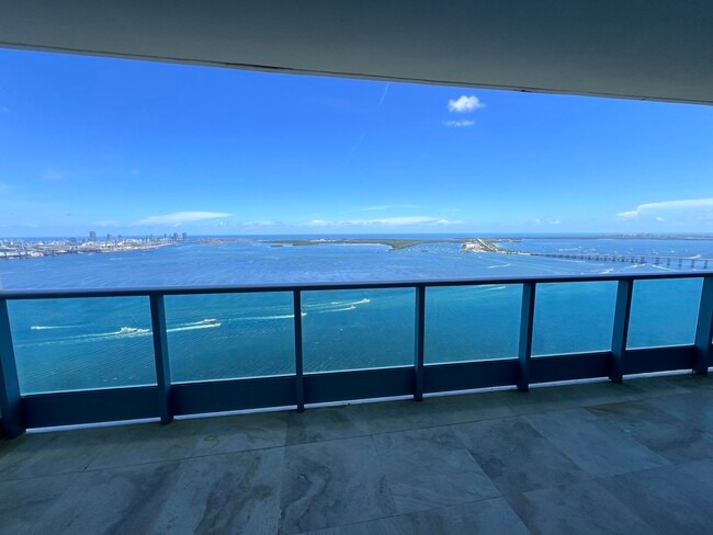 Building Photo - 1331 Brickell Bay Dr