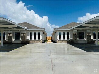 Building Photo - 1018 N Clarence Ave