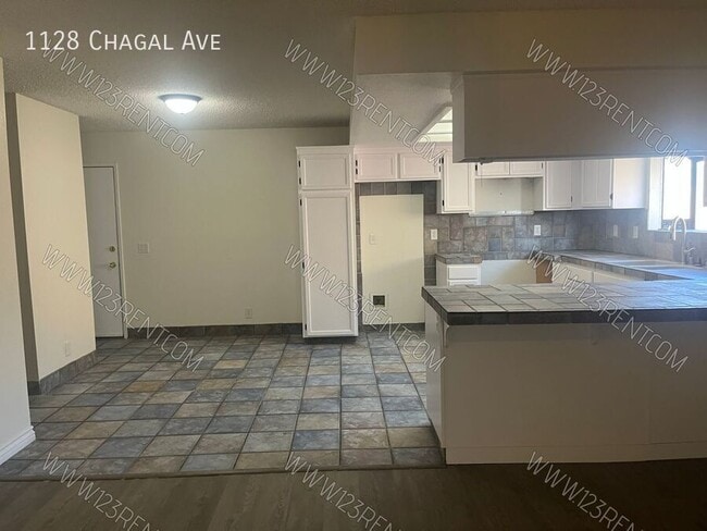Foto del edificio - 1128 Chagal Ave